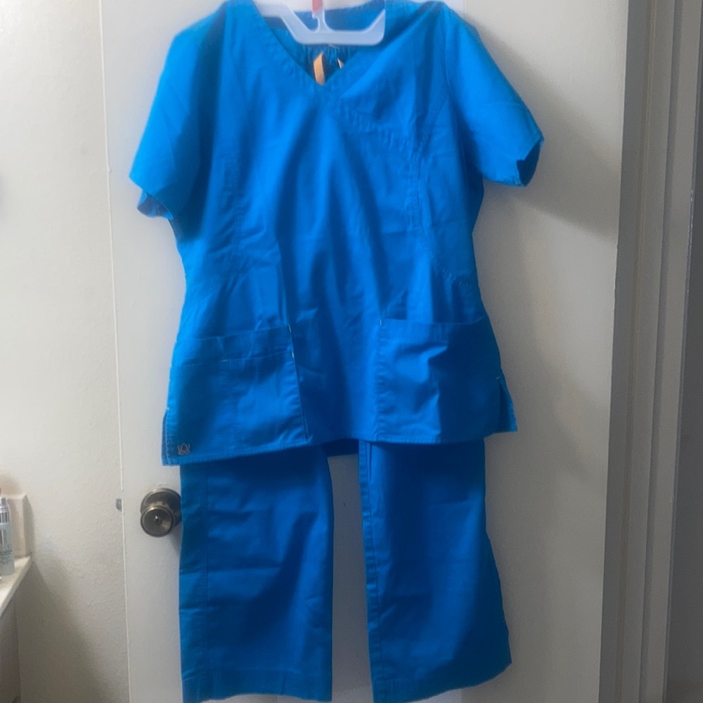 Maeven medical scrub’s